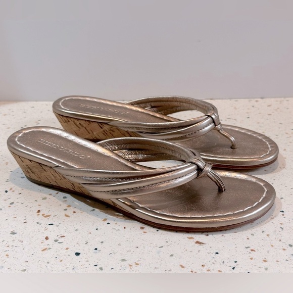 BERNARDO Miami Leather Platinum Metallic‎ Tong Cork Wedge Sandals - Picture 13 of 13